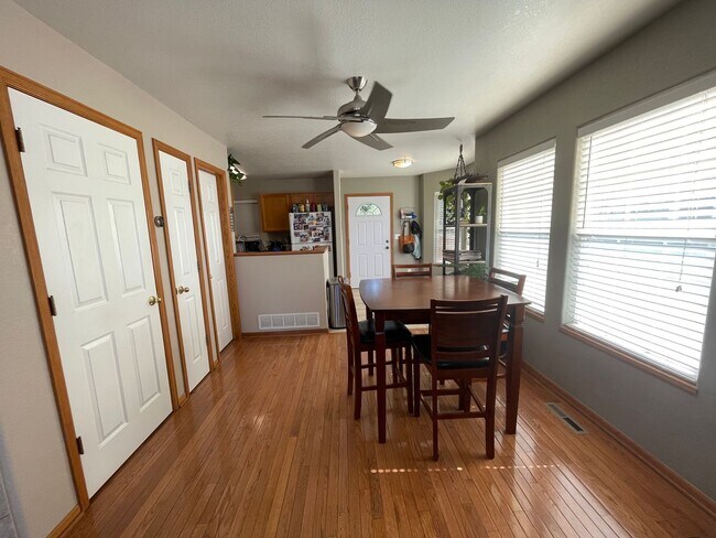 Building Photo - 3031 W. ELIZABETH UNIT A