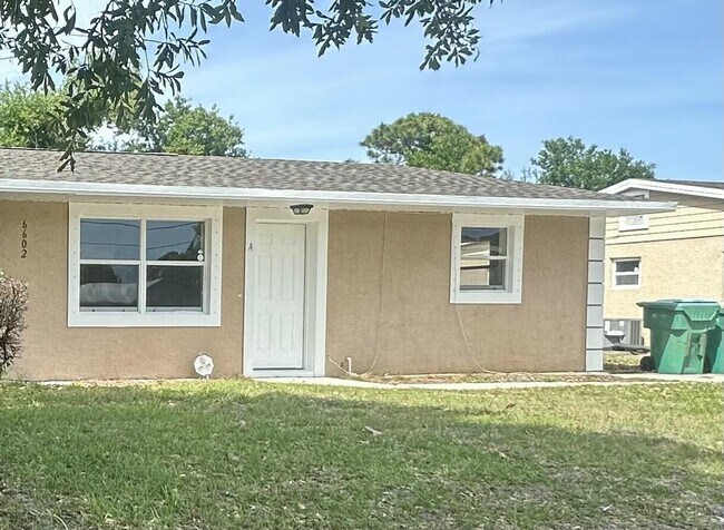 Foto del edificio - 6602 Palomar Pkwy