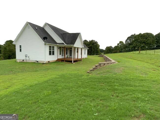 Foto del edificio - 135 Evans Rd