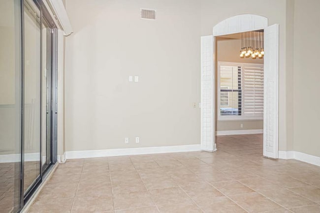 Building Photo - 462 E Rosebud Dr