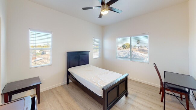 Building Photo - 6223 Hobart St