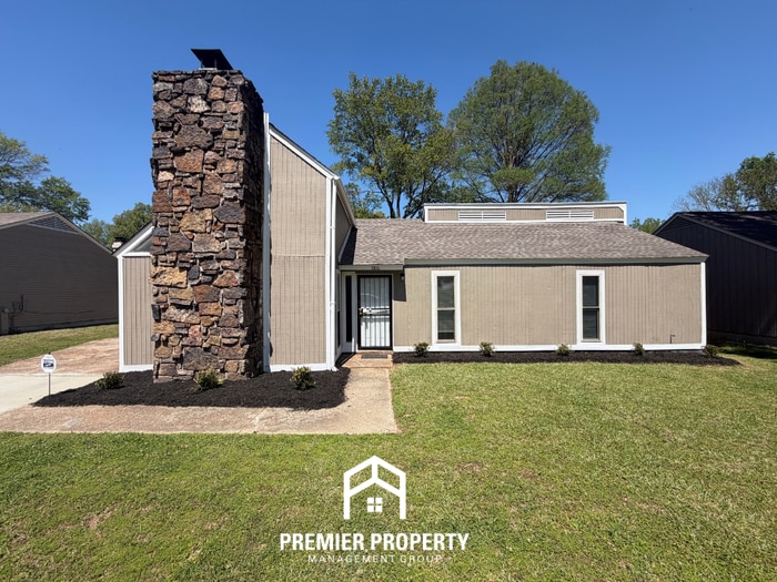 Newly Renovated 3BR/2BA in 38135 | Vaulted Ceilings, Fireplace & Formal Dining - Newly Renovated 3BR/2BA in 38135 | Vaulted Ceilings, Fireplace & Formal Dining
