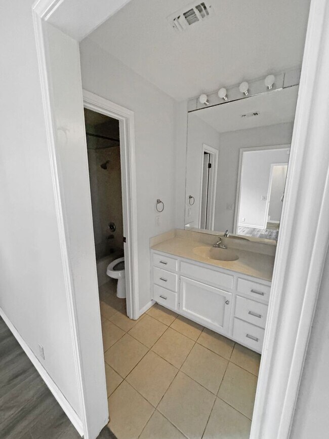 Building Photo - Alamo Heights 3 bedroom!!!