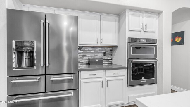 Foto del edificio - 2460 E Elgin St