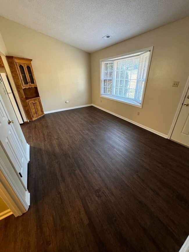 Foto del edificio - Two Bedroom Condo with Private Patio!