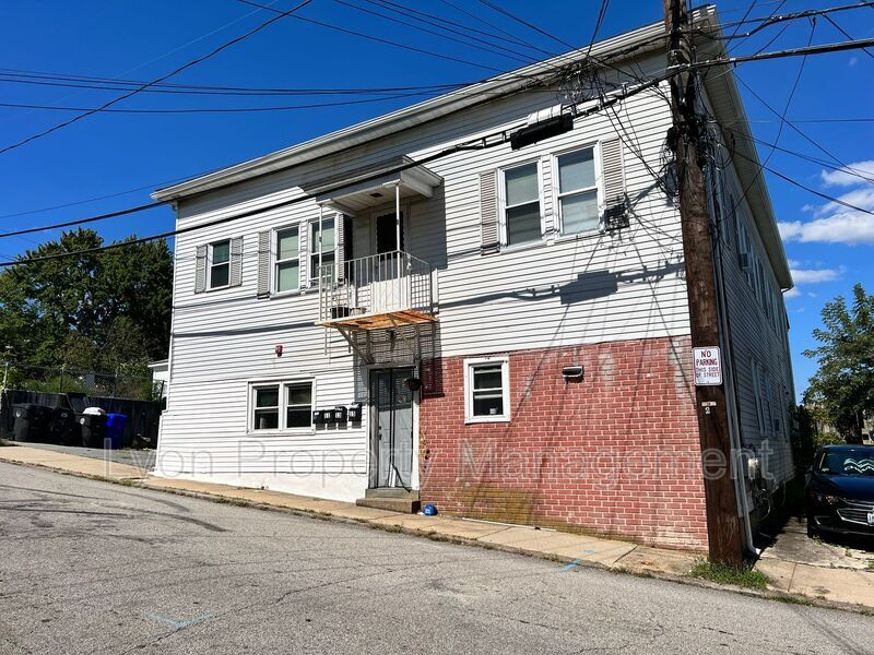Primary Photo - 11 Prospect Hill Ave