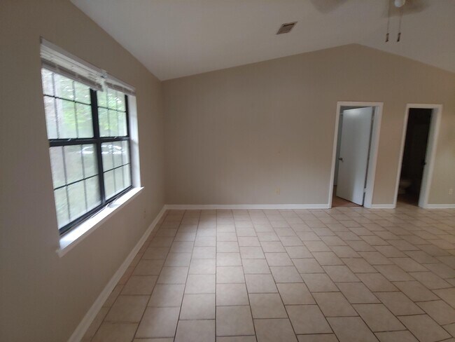 Foto del edificio - 905 Tomahawk Ct