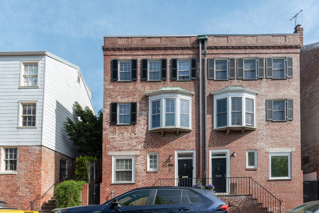Foto principal - 2715 Dumbarton St NW
