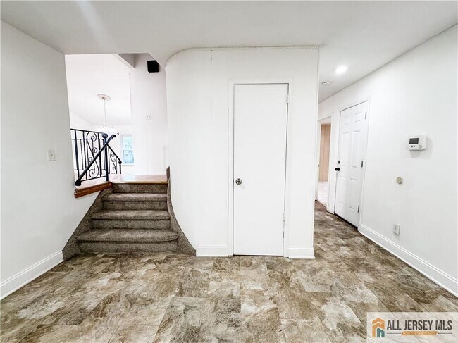 Foto del edificio - 742 Grove Ave