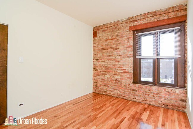 Foto del edificio - 558 W Wellington Ave