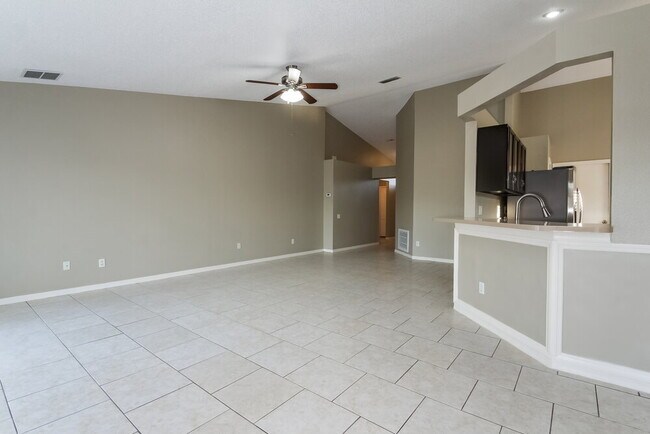 Building Photo - 12515 Midpointe Dr
