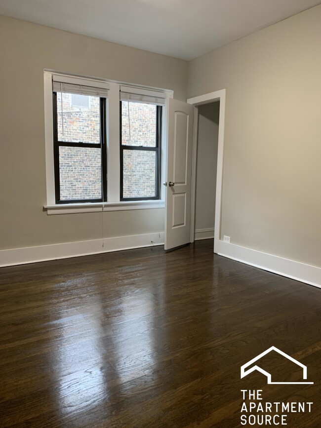 Building Photo - 3424 N Elaine Pl