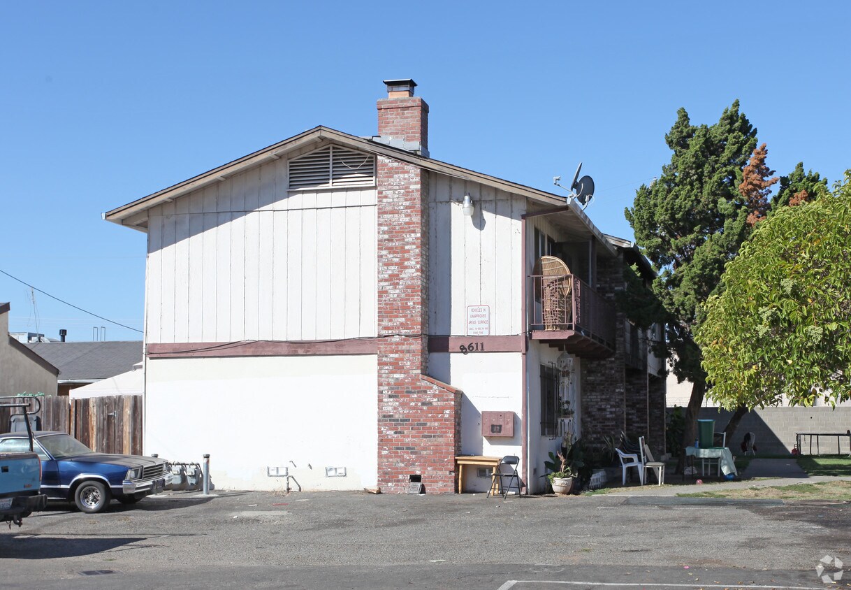 Building Photo - 8611 Acapulco Way