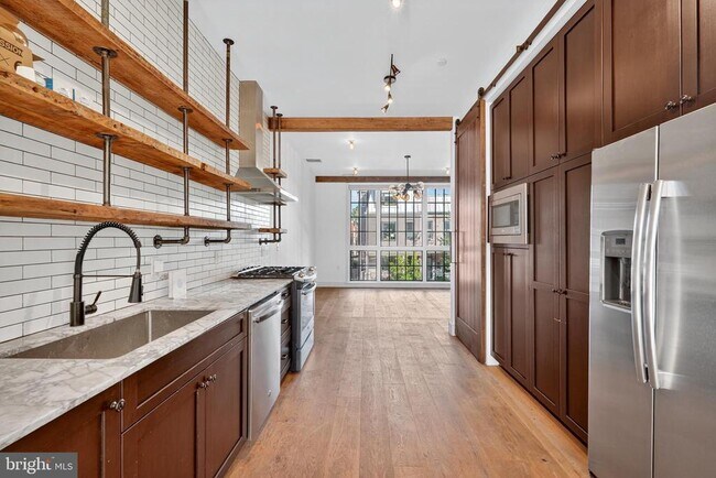 Foto del edificio - 774 Girard St NW