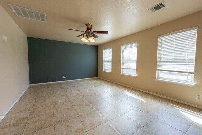 Foto del edificio - 337 Longhorn Way