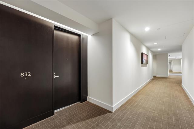 Foto del edificio - 2408 Victory Park Ln