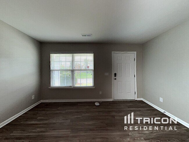 Foto del edificio - 6609 Tromble Road Whitsett NC