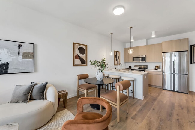 Building Photo - Lazul West