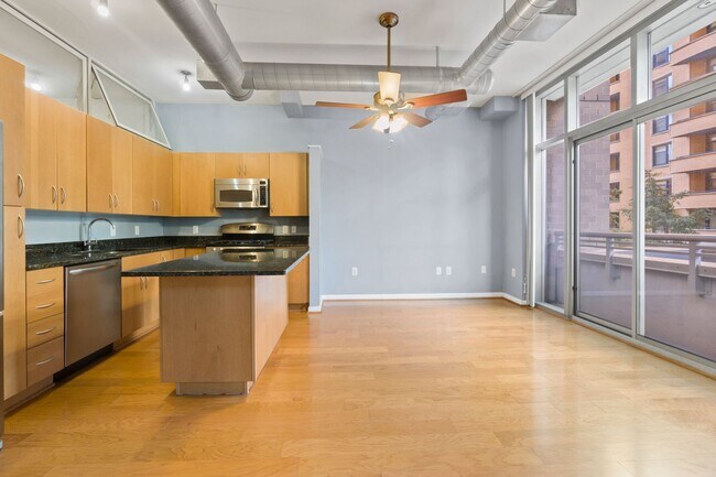 Building Photo - Incredible 2BR/2BA Condo Blocks from the M...