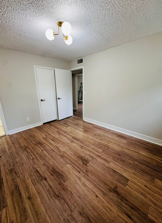 Building Photo - 2108 Burpee Dr