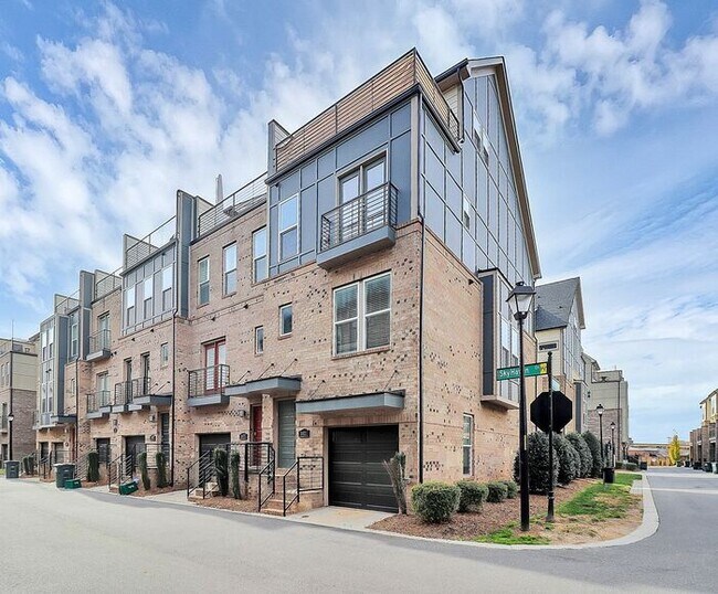 Building Photo - Stunning 3BD/3.5BA End Unit w/ City Views ...