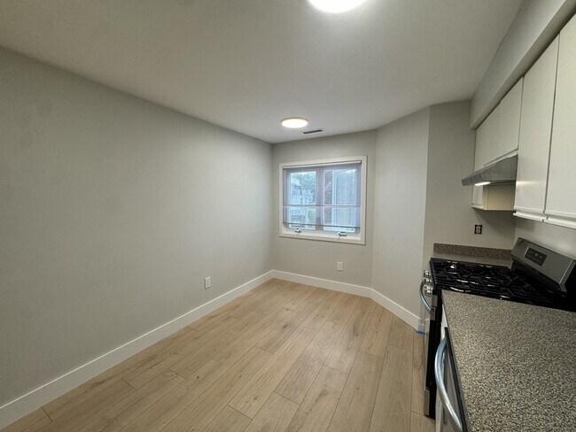 Building Photo - 1414 Whitney Ave