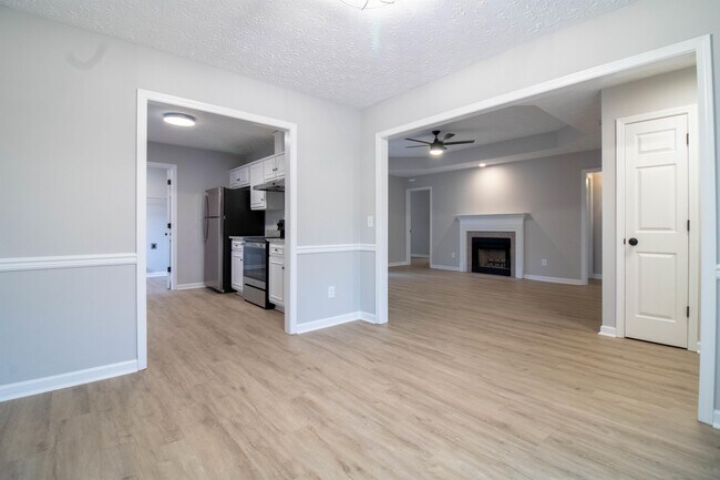 Building Photo - 7001 Hunter Hill Ct
