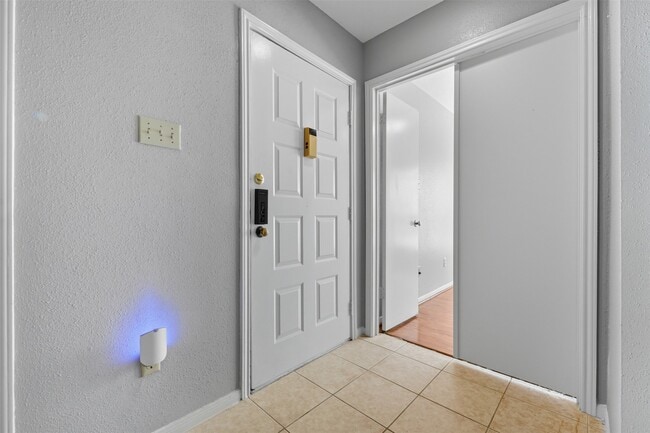 Foto del edificio - 8055 Cambridge St