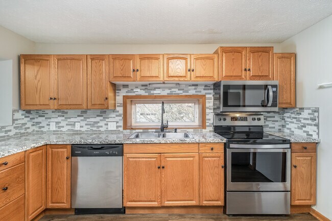 Photo of Similar Unit - 1300 S Pennsylvania Ave