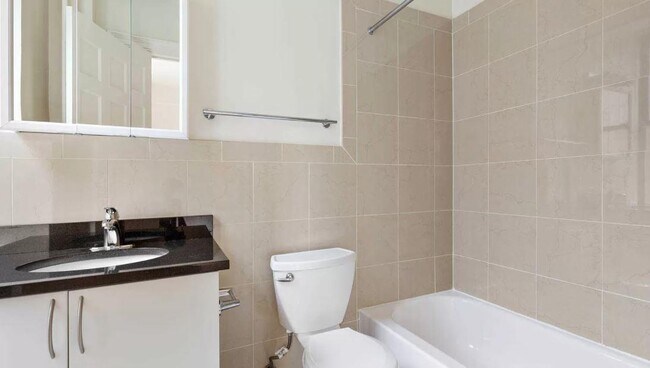 Foto del edificio - 228 W 71st St