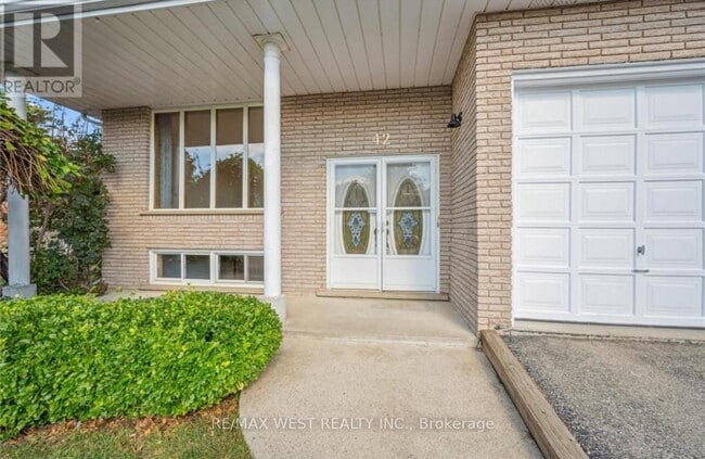 Building Photo - 42 Azores Crescent