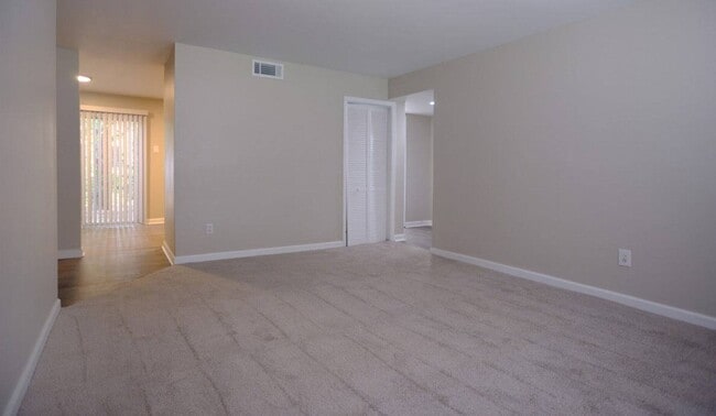 Building Photo - Pineview Apartments