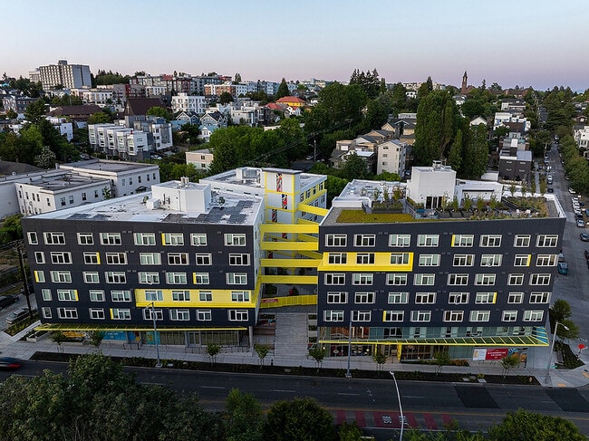 Building Photo - Hilite