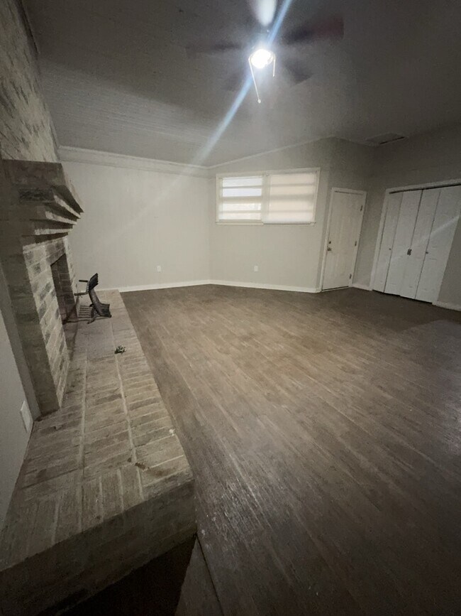 Foto del edificio - 5855 Canton Park Dr