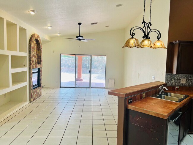 Foto del edificio - Captivating 4 bedroom, 2 bath home in Santa Teresa, NM!