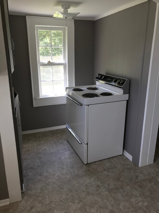 Foto del edificio - 2 BED, 1 BATH HOME IN TROY, $850 MONTH, $8...