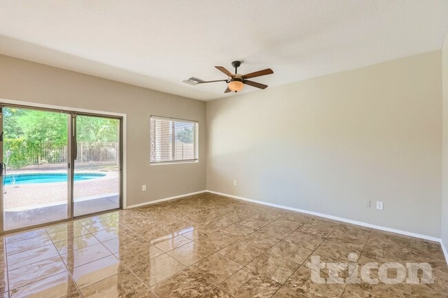 Building Photo - 924 S 240th Dr