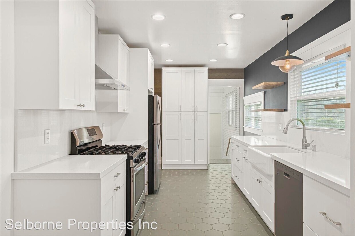 Primary Photo - 2 br, 2 bath House - 5317 Normandie Ave