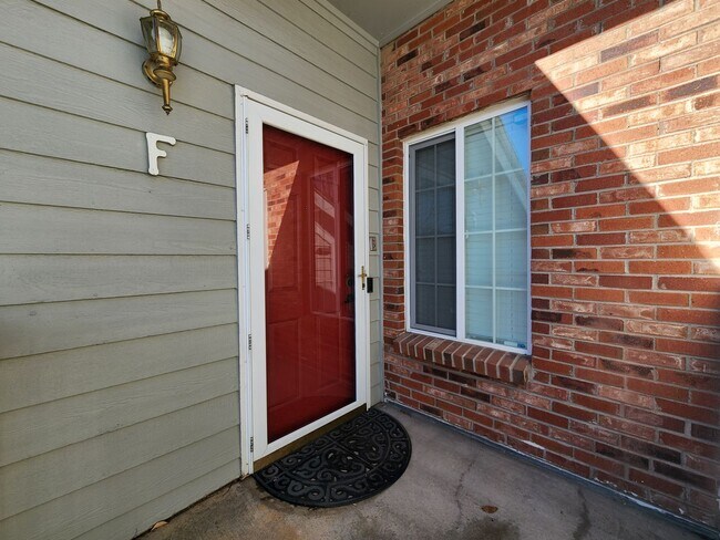 Building Photo - Stunning 1 Bed 1 Bath In Perfect Locations!