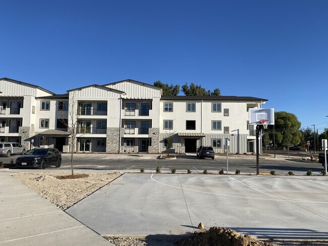 Building Photo - 1513 Indian Springs St