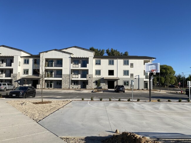 Building Photo - 1516 Indian Springs St
