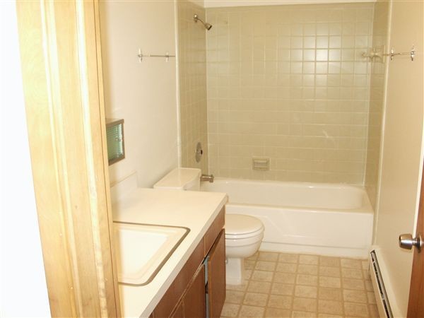 Building Photo - 2 br, 1 bath Apartment - Hillsdale Apartments
