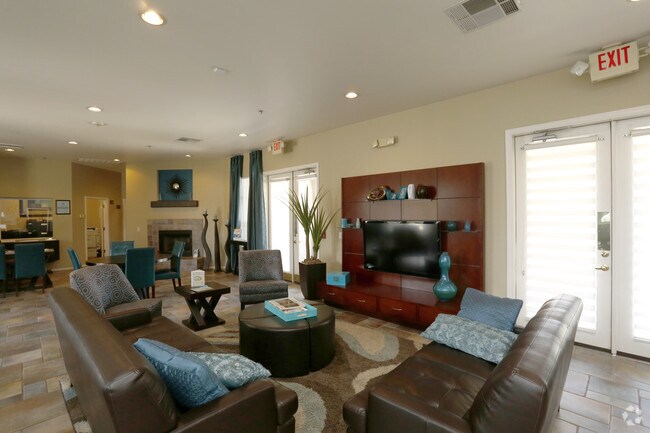 Casa club - The Groves