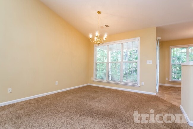 Foto del edificio - 6610 Waveland Dr