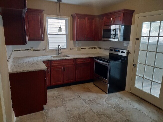 Building Photo - Very Nice 2 bedroom historic Bethlehem (31...