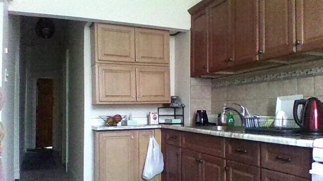 ENTRANCE TO KITCHEN - 6130 Linden St