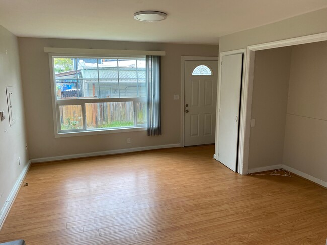 Living room - 3108 W Jameson St