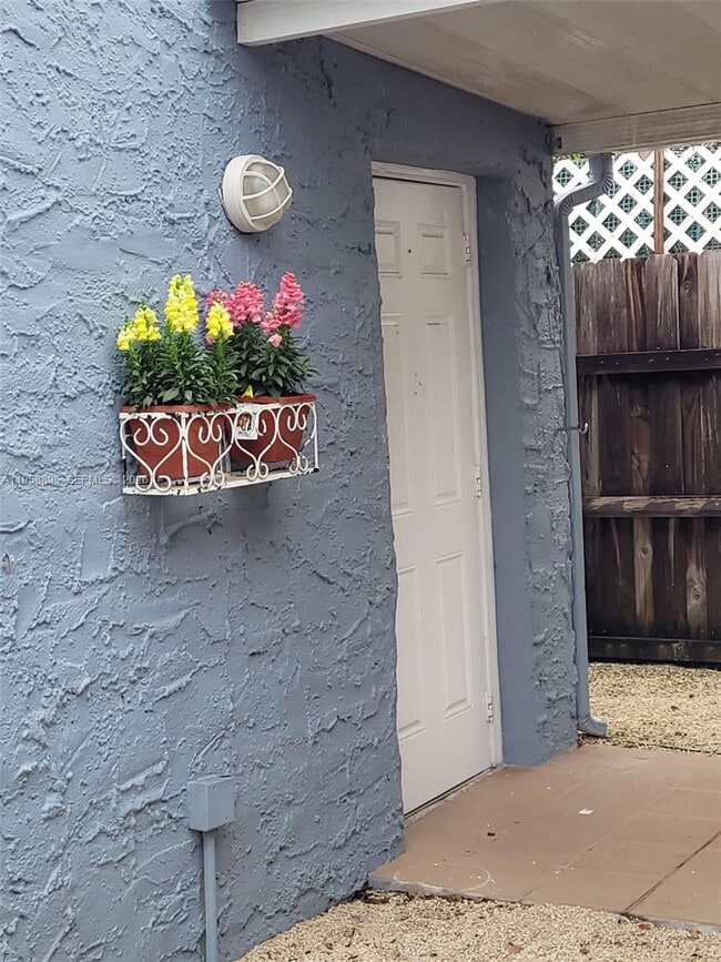 Building Photo - 2295 SW 25th St