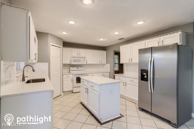 Building Photo - 4 br, 3 bath House - 100 Oak View Pl UNIT