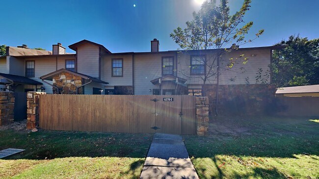 Foto del edificio - Welcome to this 2 bedroom, 2.5 bath home l...